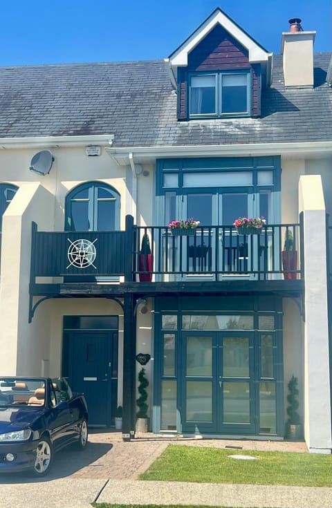 Shannonside - Stylish 5 Bed Marina home & 40ft mooring House in Longford