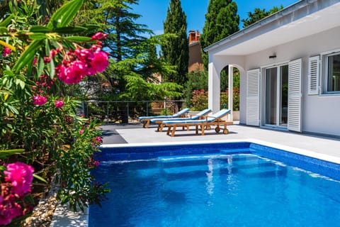 Day, Balcony/Terrace, Swimming pool, Swimming pool