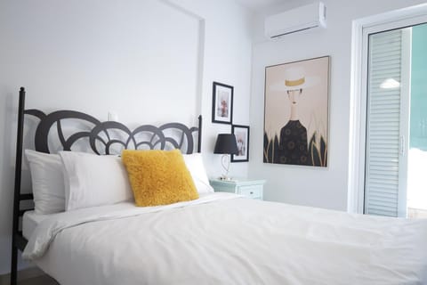 Bedroom, air conditioner