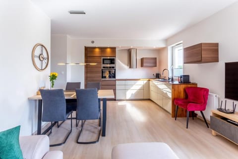 TV and multimedia, Kitchen or kitchenette, Living room, Seating area, oven, stove