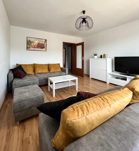 Communal lounge/ TV room, TV and multimedia, Living room, Seating area