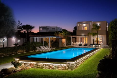 Property building, Night, Garden, Garden view, Pool view, Swimming pool, sunbed