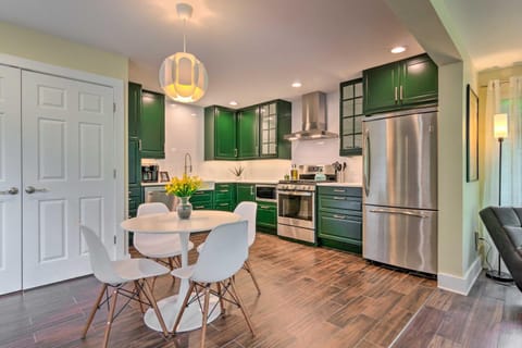 Stunning Mtn Views! Group Getaway in Chimney Rock House in Chimney Rock