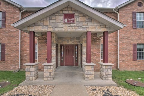 2 Mi to Branson Strip Family Home with Balcony! Apartment in Branson