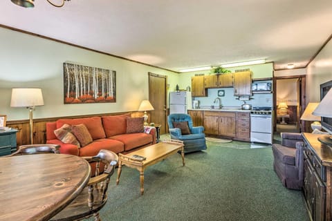 Waterfront Glenn Lake Condo Gas Grill and Views Apartment in Glen Lake