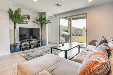 Near Parks and Golf Surprise Home with Pool Access! House in Surprise