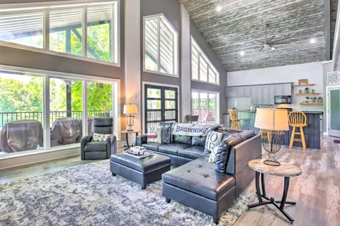 Outdoor Entertainment Space Home in McQueeney House in McQueeney