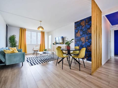 Living room, Dining area