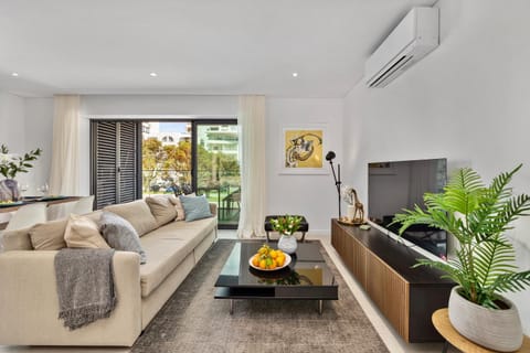 TV and multimedia, Balcony/Terrace, Living room, Dining area, air conditioner