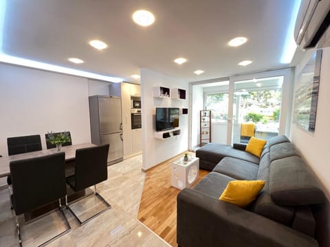 Living room, Dining area