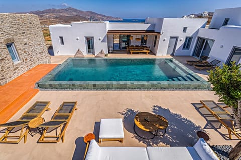 Property building, Restaurant/places to eat, Pool view, Swimming pool