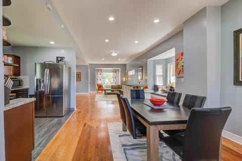 Spacious 5-BR House near Transit w Parking House in Chicago