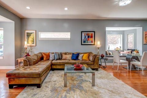 Spacious 5-BR House near Transit w Parking House in Chicago