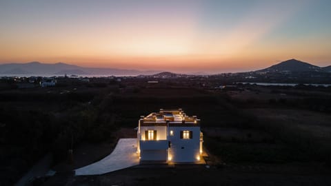 Nearby landmark, Natural landscape, Dining area, Lake view, Mountain view, Sea view, Sunrise, Sunset