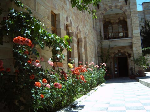Facade/entrance, Natural landscape, Decorative detail