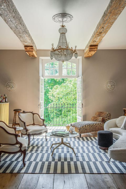 Lounge or bar, Seating area