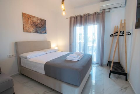 Bed, Photo of the whole room, Bedroom, towels, wardrobe, air conditioner