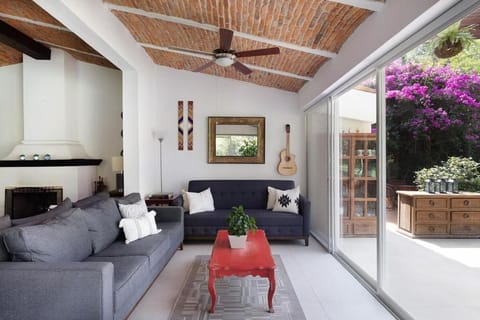 Welcome to Villa Cristy 3-BR 3 5-WC in the La Floresta area Villa in Ajijic