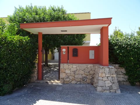 Facade/entrance