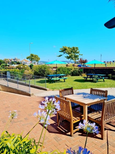 Garden, Balcony/Terrace