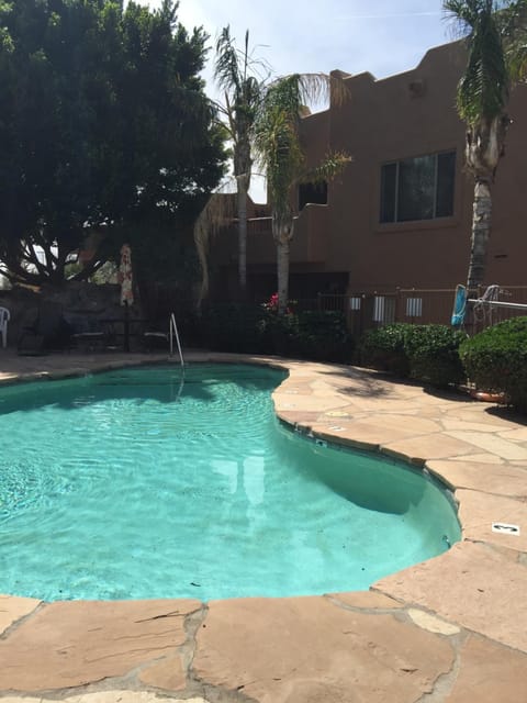 3 En Suite Bedrooms!! Spacious 2-story townhome with pool and spa + 2-car garage Villa in Red Mountain Ranch