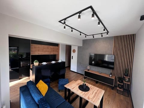 TV and multimedia, Seating area, Dining area