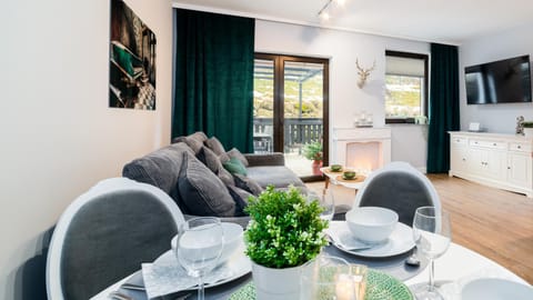 Living room, Seating area, Dining area