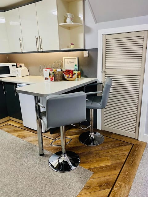 Coffee/tea facilities, Kitchen or kitchenette, Kitchen or kitchenette, Dining area, minibar, pet friendly, pet friendly, kitchen, kitchen