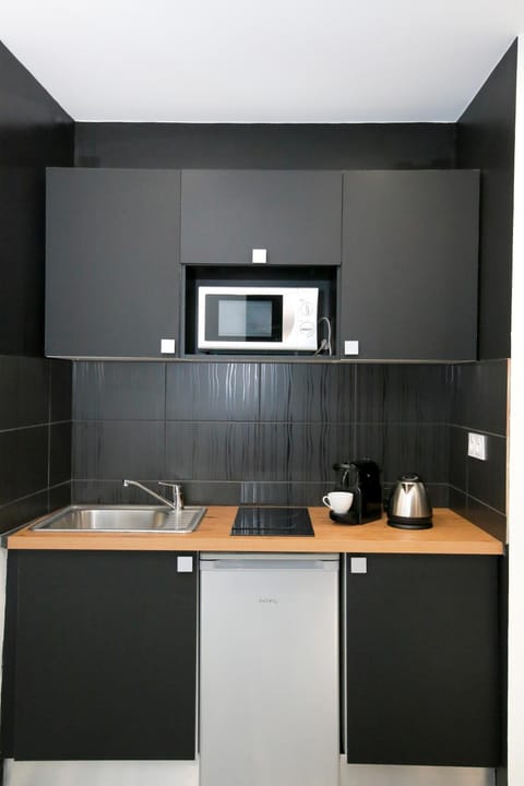 Kitchen or kitchenette, Communal kitchen