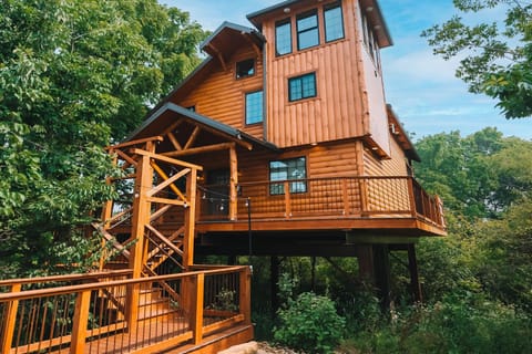 Skyview Treehouse A by Amish Country Lodging House in Berlin