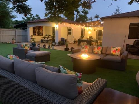 Patio, Lounge or bar