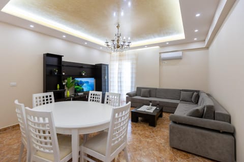 TV and multimedia, Living room, Seating area, Dining area, air conditioner