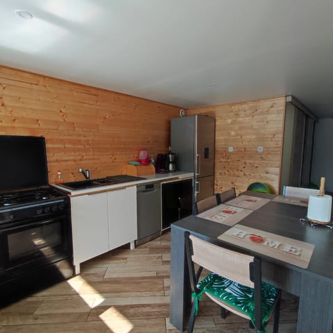 Dining area, Communal kitchen