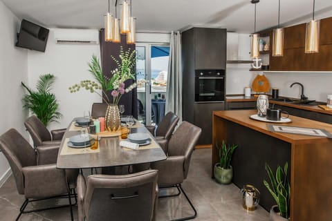 Balcony/Terrace, Kitchen or kitchenette, Dining area