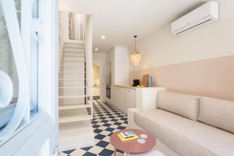 Kitchen or kitchenette, Living room, Seating area, air conditioner