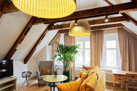 TV and multimedia, Living room, Seating area, Dining area, City view, Landmark view