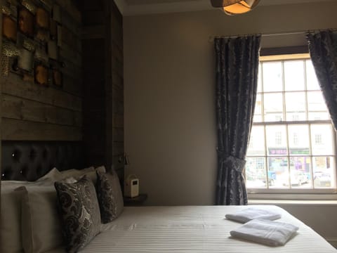 Tilted Wig Inn in Warwick