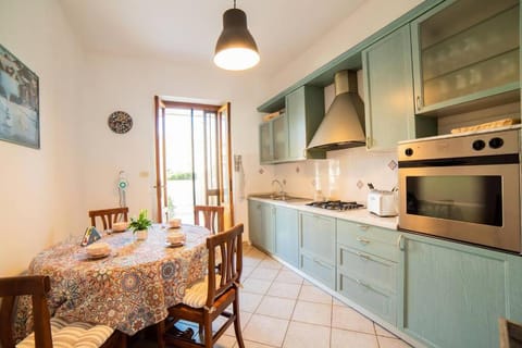 Albicocca casa al mare con ampio giardino privato House in Viareggio