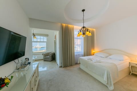 TV and multimedia, Bedroom, Sea view