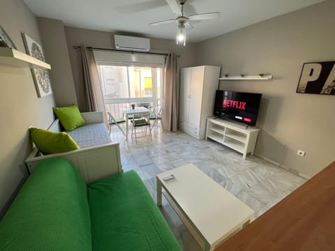 TV and multimedia, Living room, Lounge or bar, Seating area