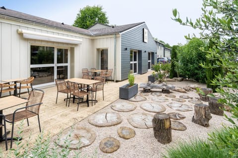 Property building, Balcony/Terrace, Dining area