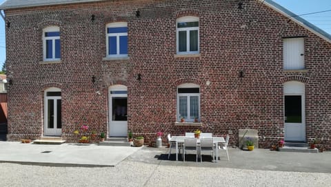 Patio, Facade/entrance