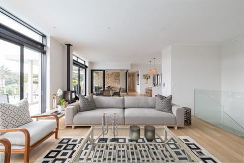 Lounge or bar, Seating area, Dining area