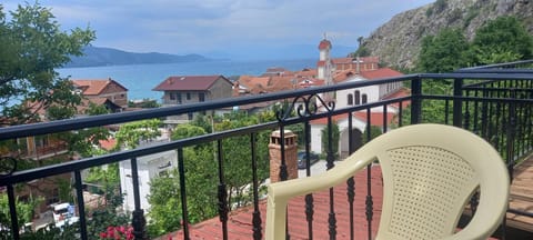 View (from property/room), Balcony/Terrace, Lake view