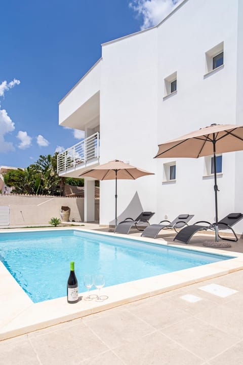 Property building, Swimming pool, Swimming pool