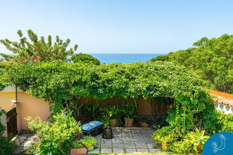 La Bouganville - House with garden and sea view Villa in Geremeas