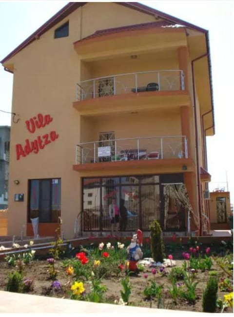 Property building, Day, Garden, View (from property/room), Balcony/Terrace, Garden view, Swimming pool