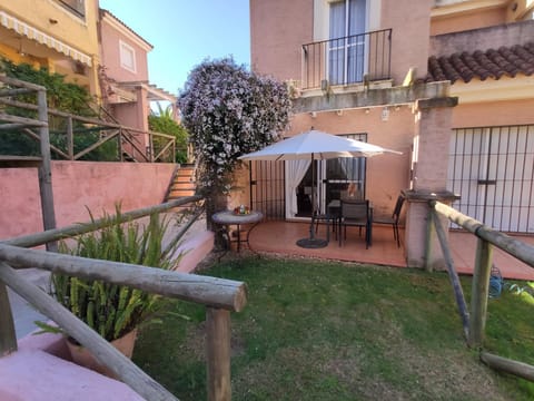 Property building, Garden, Swimming pool