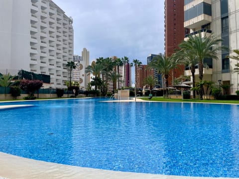 Day, Swimming pool