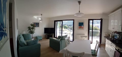 Spacious 70 m flat with Balcony and sea view! Apartment in Cannes